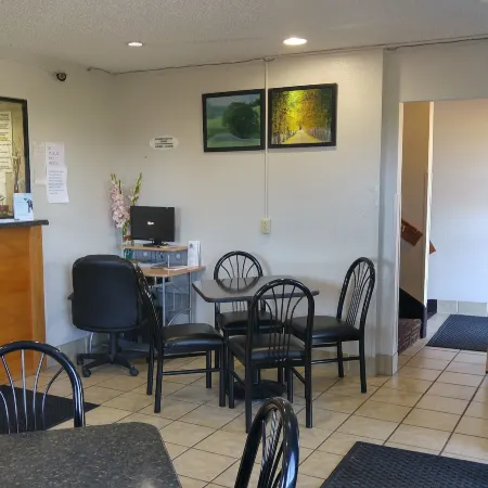 Super 8 by Wyndham Waynesboro