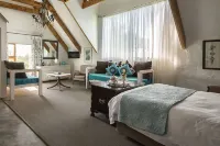 TNiqua Stable Inn