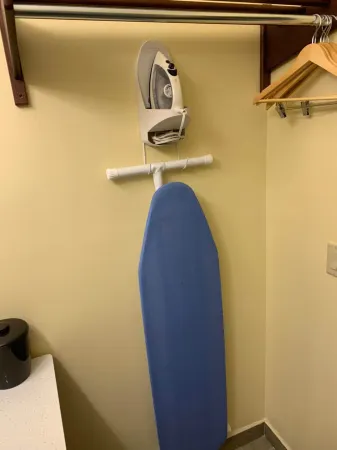 HomeStay Inn & Suites Edinburg Отели рядом с достопримечательностью «IBC Bank»