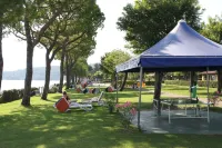 Le Corti del Lago