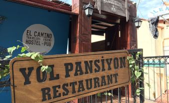 El Camino Hostel & Pub