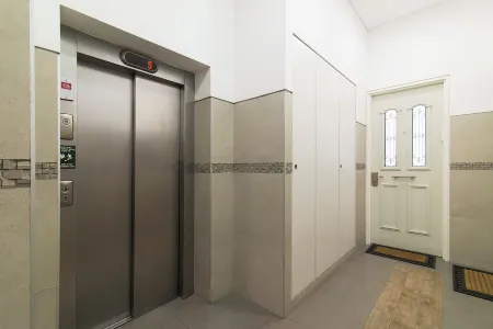 Bauhaus Boutique by TLV2Rent Отели рядом с достопримечательностью «Площадь Ицхака Рабина»