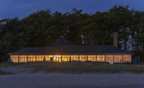 Skaerven Beachfront Condos and Cottage - Homestays