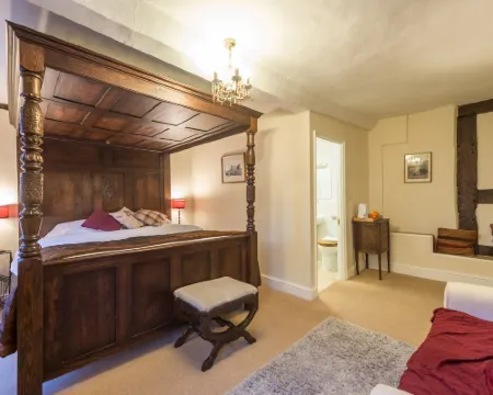 Cromwell's Tap House Hotels in Shrewsbury