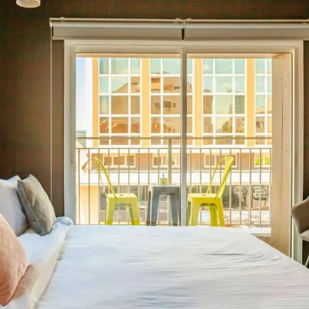 Dream Beach TLV Boutique Hotel Отели рядом с достопримечательностью «Набережная «Таелет»»