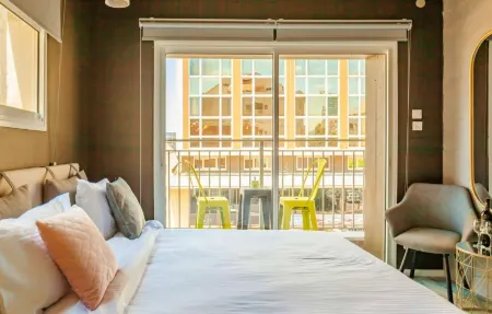 Dream Beach TLV Boutique Hotel Отели рядом со станцией Tel Aviv - University Train Station