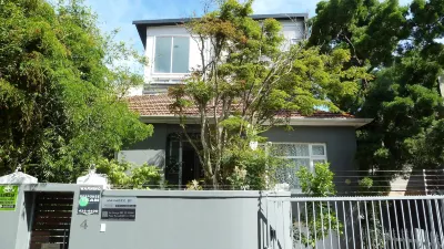 4 on Highworth Apartments and Studios Hotels in Sea Point