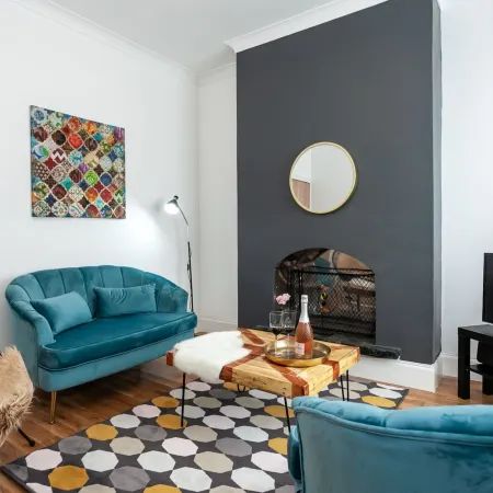 Cosy Home Near Station, Parking, Netflix, Sleeps 5