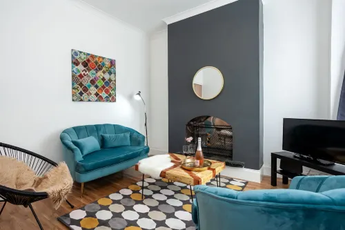 Cosy Home Near Station, Parking, Netflix, Sleeps 5 - 4 Sao