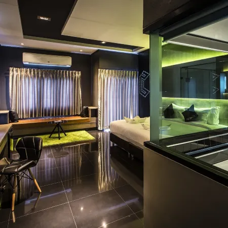Cresco Hotel Buriram