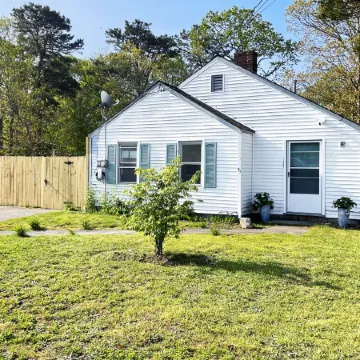 Escape To Cape - Fully Renovated 2 Bedroom House, Close To Main Street And Beach