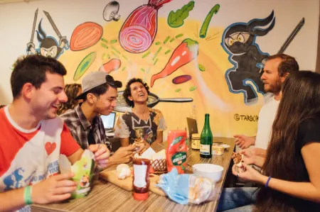 Whole Wide World Hostel Отели рядом с достопримечательностью «Хорватский музей наивного искусства»