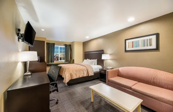 法倫NAS附近凱藝套房酒店