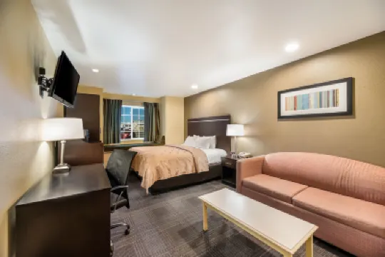 Quality Inn & Suites Near Nas Fallon Hotel di 