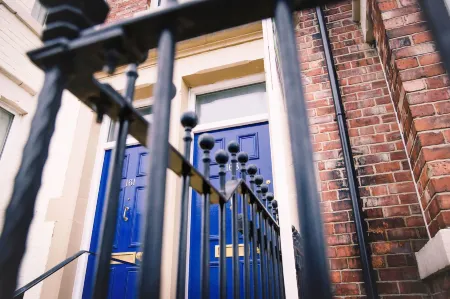 Docker's Digs Отели рядом с достопримечательностью «Мост Миллениум»