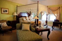 The Park Street Inn Hotels in Central Lake