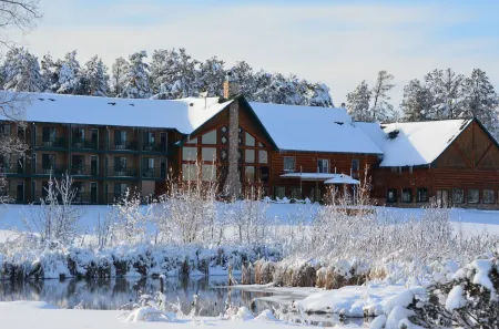 Crooked River Lodge