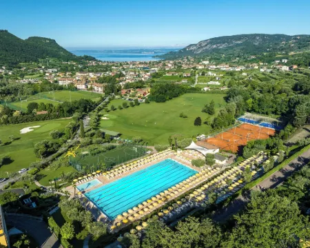 ポイアノ ガルダ リゾート ホテル ガルダのホテル