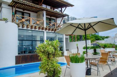 屋外プール ホテル ブルマの写真