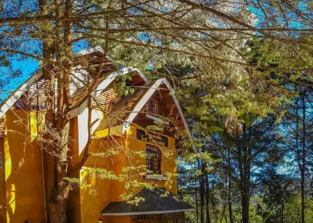 Pousada la Toscana Campos do Jordão Отели рядом с достопримечательностью «Casa - Chalé Condomínio Estância das Águas Claras»