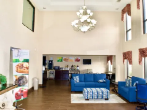 Quality Inn & Suites Pine Bluff Hotels in Pine Bluff