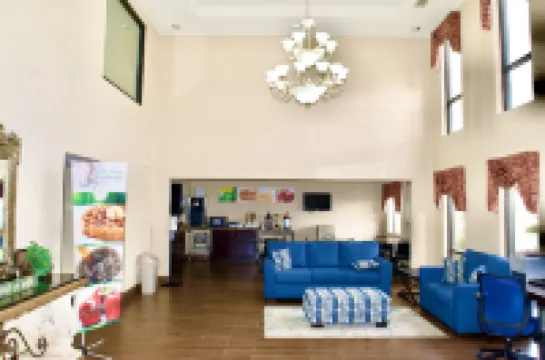 Quality Inn & Suites Pine Bluff