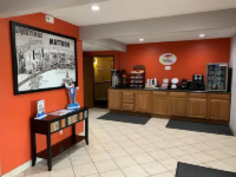 Super 8 by Wyndham Mattoon Hotels in Mattoon