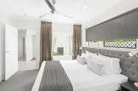 Blue Lagoon Villa B Hotels in Trinity Beach