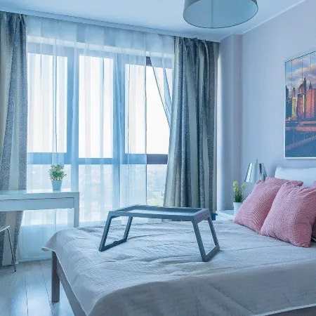 Easy Rent- Sky Free Parking, Hala Globus, 24h Check-in, Zana