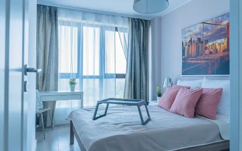 Easy Rent- Sky Free Parking, Hala Globus, 24h Check-in, Zana