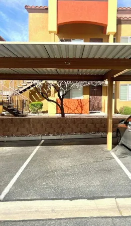 Full amenities in kitchen, bathroom and bedrooms with gym, Pool and Hot Tub Отели рядом с достопримечательностью «Splash Pad»