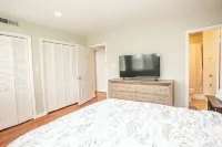 Comfy and Cozy-Min to National Mall Great Location Hotels in Arlington