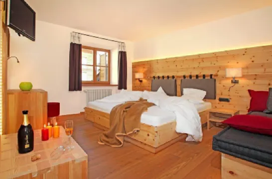 Gasthof Zur Sonne Hotels near Paradiso