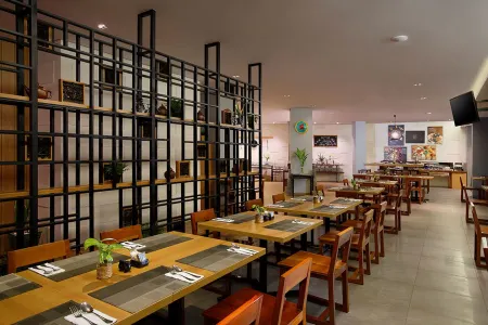 Batiqa Hotel Palembang Отели рядом с достопримечательностью «Benteng Kuto Besak»