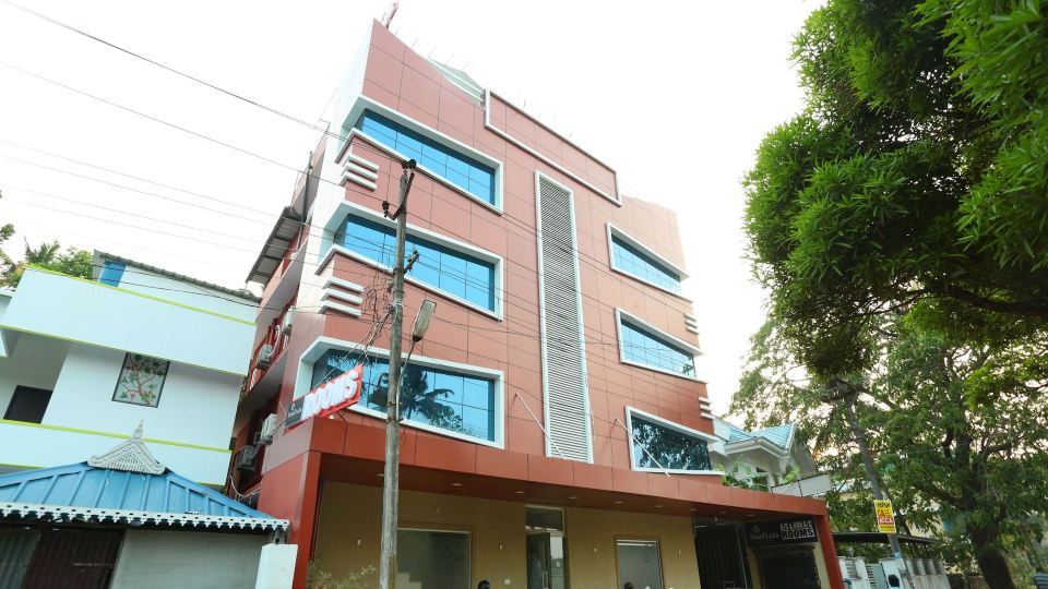 OYO 11909 Star Plaza