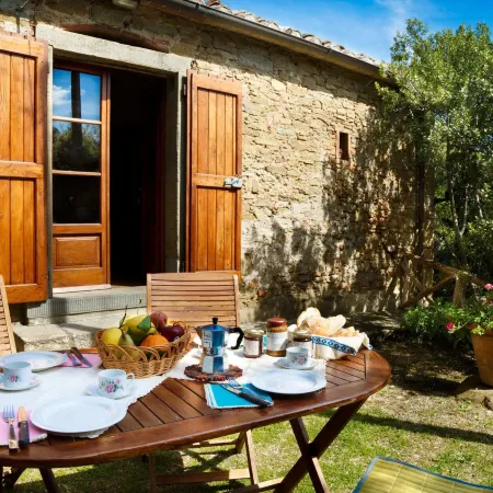 Elegant 2-Bedroom Holiday Home in Tuscan