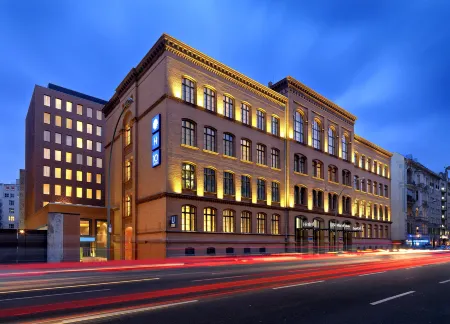 H10 Ku'Damm Lofts Отели рядом с достопримечательностью «Свободный университет Берлина»