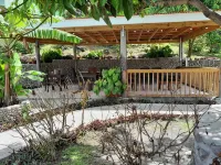 Pinard's Mountain Resort - Cottage 5 Hotels near Champagne Beach