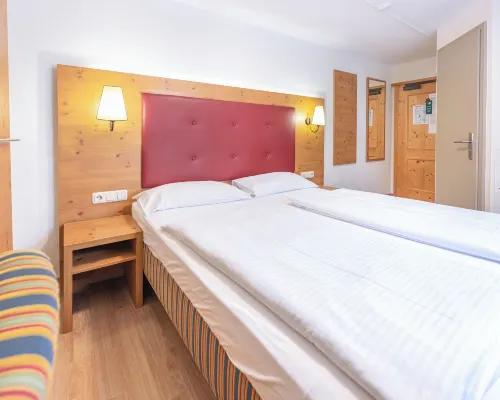 Hotel Eder Các khách sạn gần Cổng Karlstor