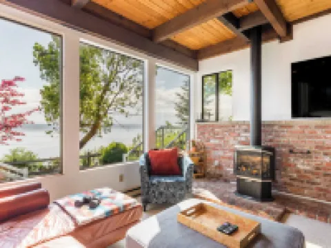 Saratoga Vista by AvantStay Waterfront Views Hotels in Langley