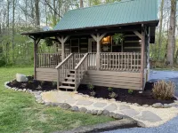 Sweet - 2 Bedrooms, 2 Baths, Sleeps 6 Cabin by RedAwning