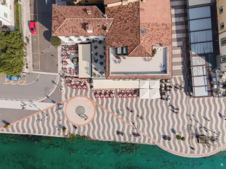 La Vista Postcard Hotel