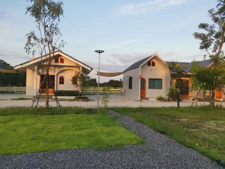 Numhom Resort Отели в г. Nong Khayang