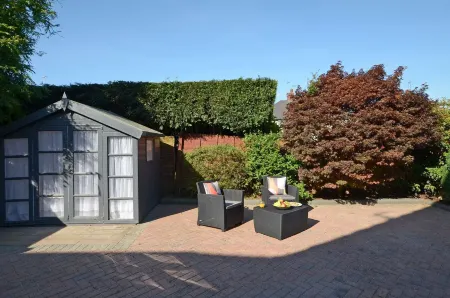 Ideal for Alton Towers, Staffordshire and the Peak District