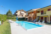 加爾達湖佩斯基耶拉的La Mimosa B03 BK Butterfly Camping Village附近的飯店