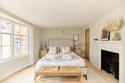 The Lewes Place - Contemporary 3BDR House with Patio Hotels near Lime Tree House Residential Home