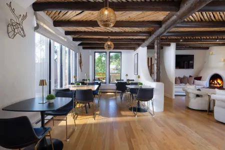 Eagle River Inn Отели в г. Минчерн