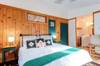 The Furry Lodge & Suites 13 Hotels in Waynesville