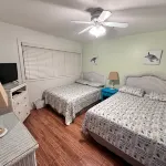 Sun-drenched Beachfront Oasis at Hibiscus Free Tix Hotel di Crescent Beach