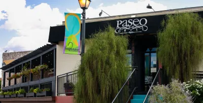 Vintage Studio 6min-plaza Dist Full Kitchen Hotels in 